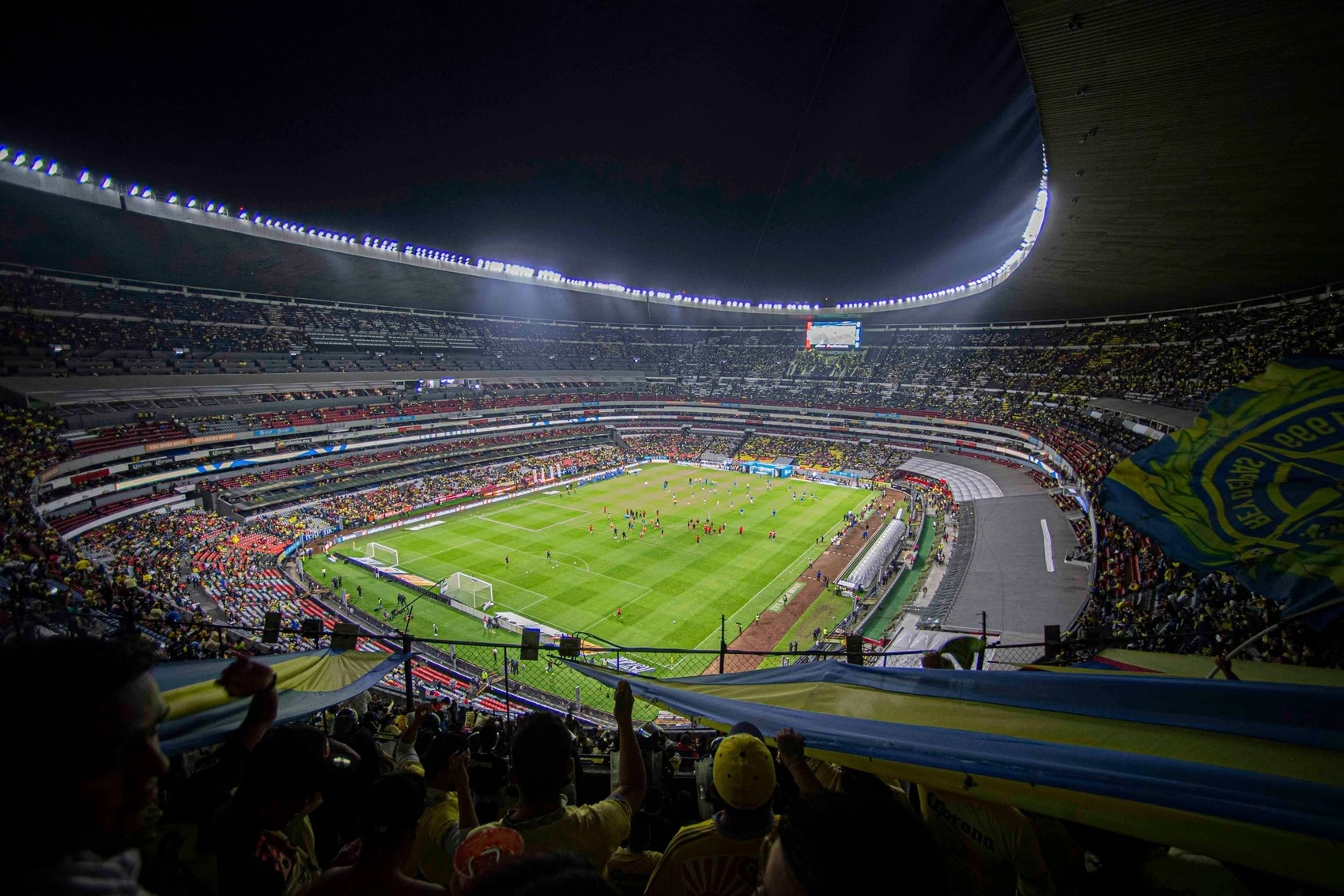Estádio Azteca iluminado para a abertura da Copa 2026 no México.