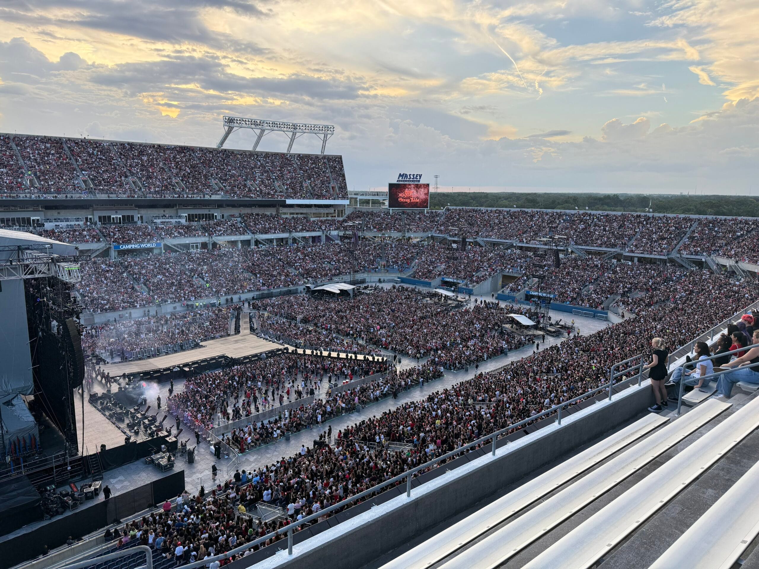 Vista panorâmica do Camping World Stadium lotado para o jogo Croácia x Brasil pela Road to 26 em Orlando