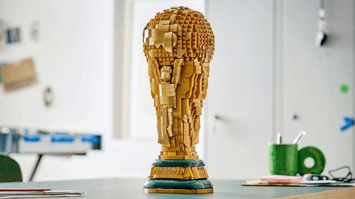 LEGO Editions Troféu Oficial da Copa do Mundo FIFA disponível na Amazon